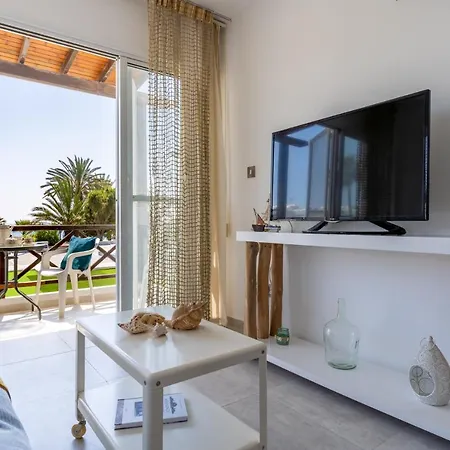 Seawaves 1- Bedroom Apartment Near Meneou Beach Larnaca Exterior photo