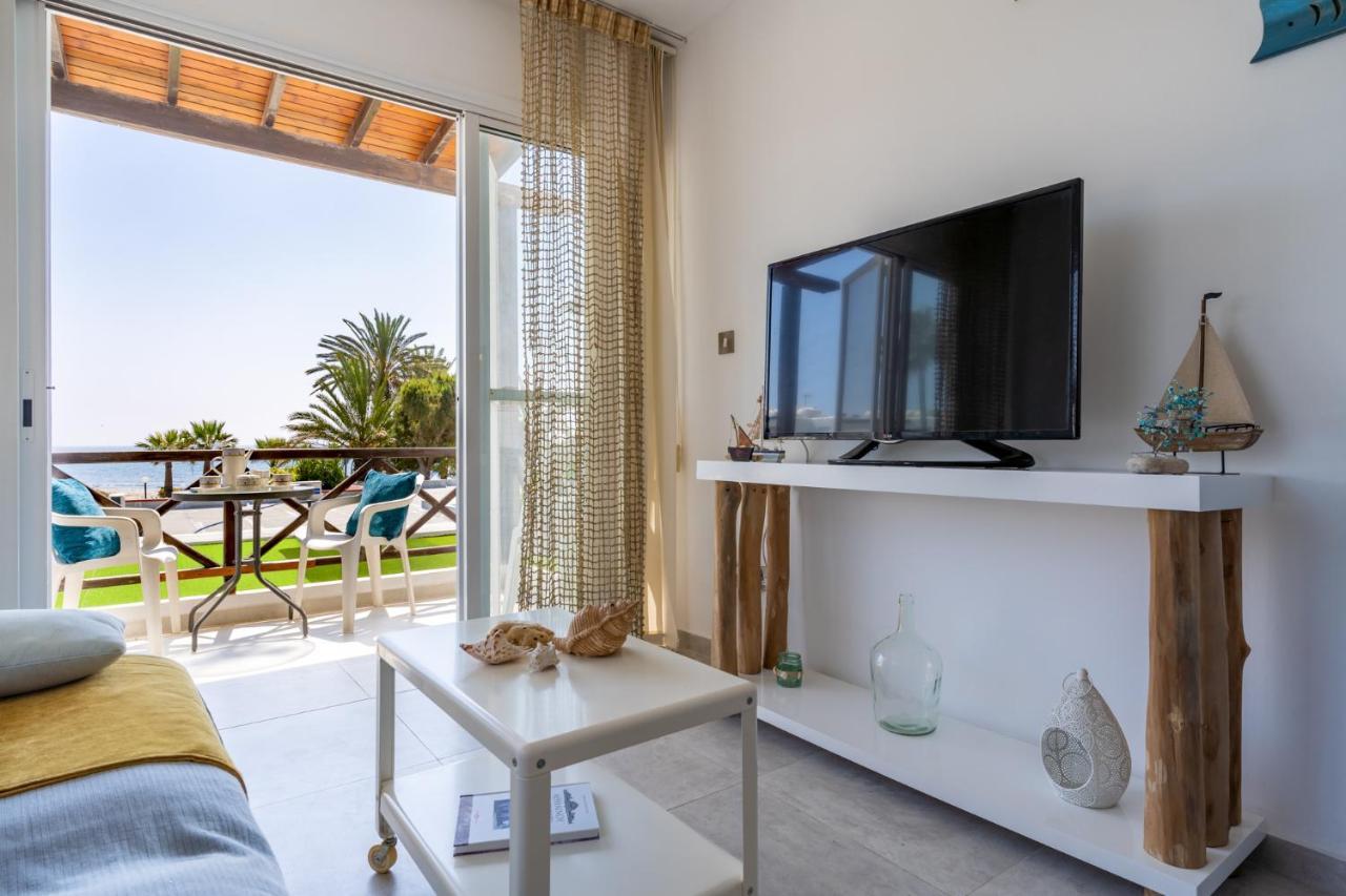 Апартаменти Seawaves 1- Bedroom Near Meneou Ларнака