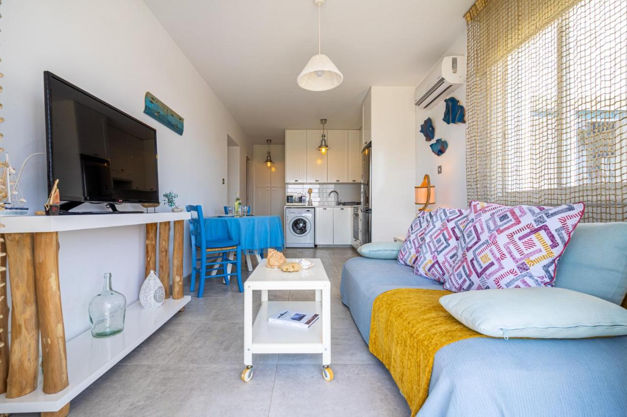 Seawaves 1- Bedroom Near Meneou * Ларнака
