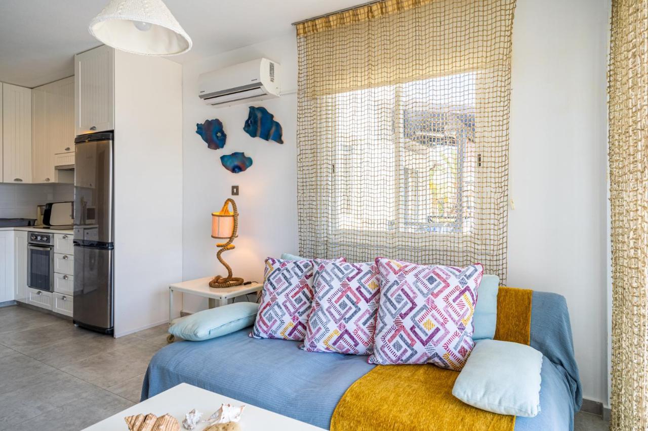 Seawaves 1- Bedroom Near Meneou Апартаменти